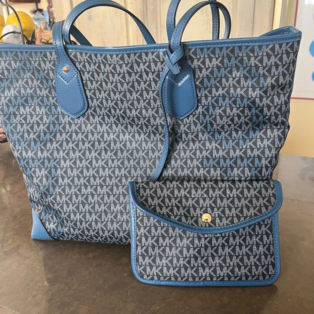 Michael Kors Tote Blue/Gray with Pouch
